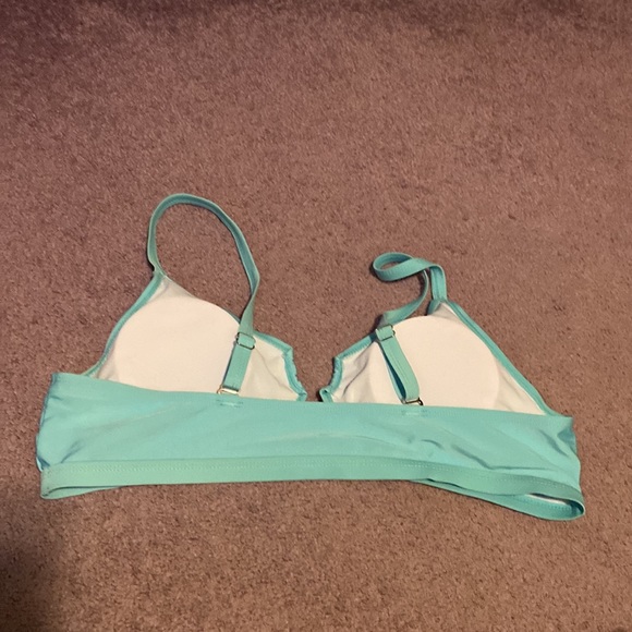 Bikini - Picture 7 of 7